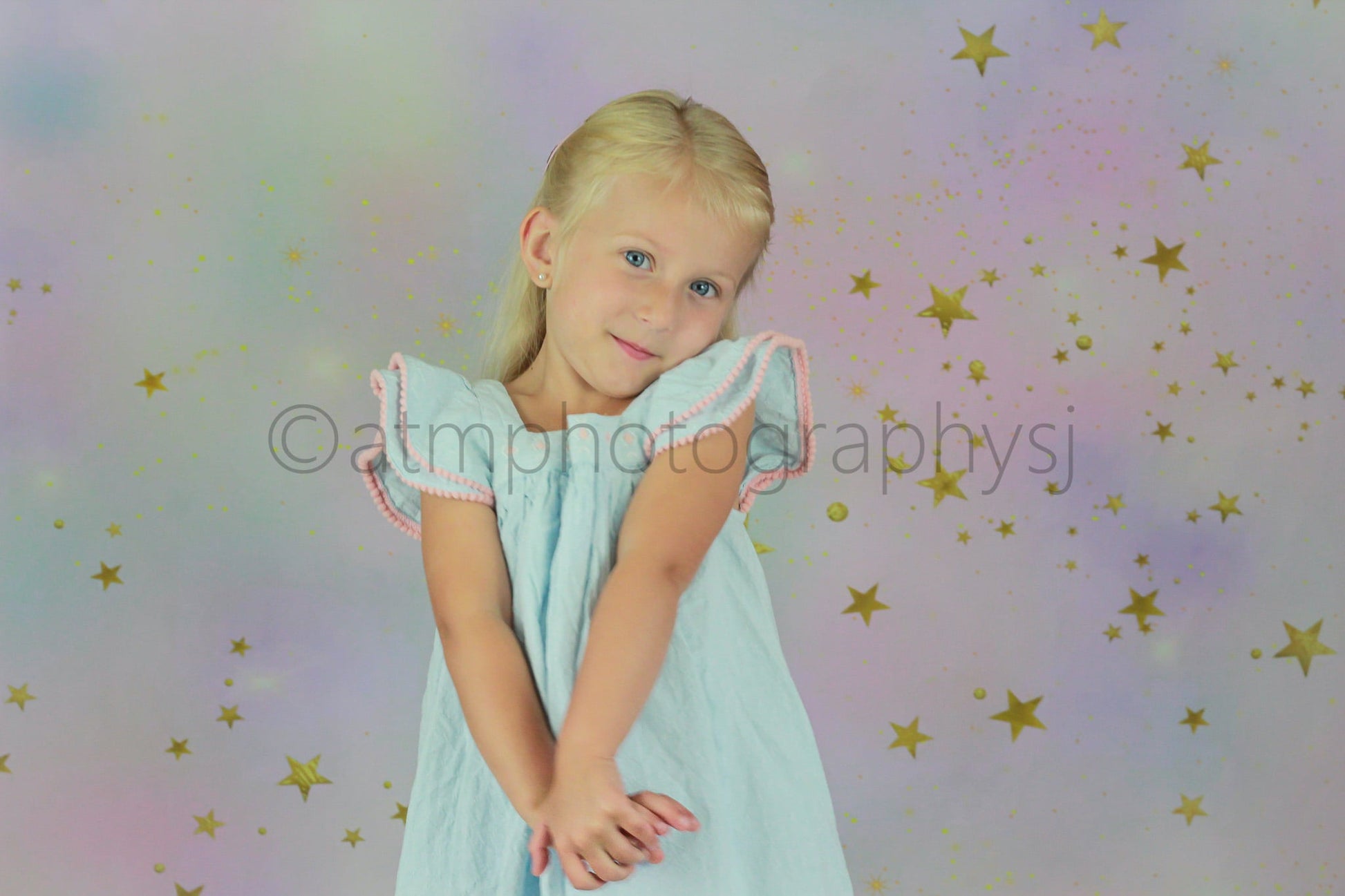 Kateケーキスマッシュの背景ピンクの雲の星の背景JFCCデザイン