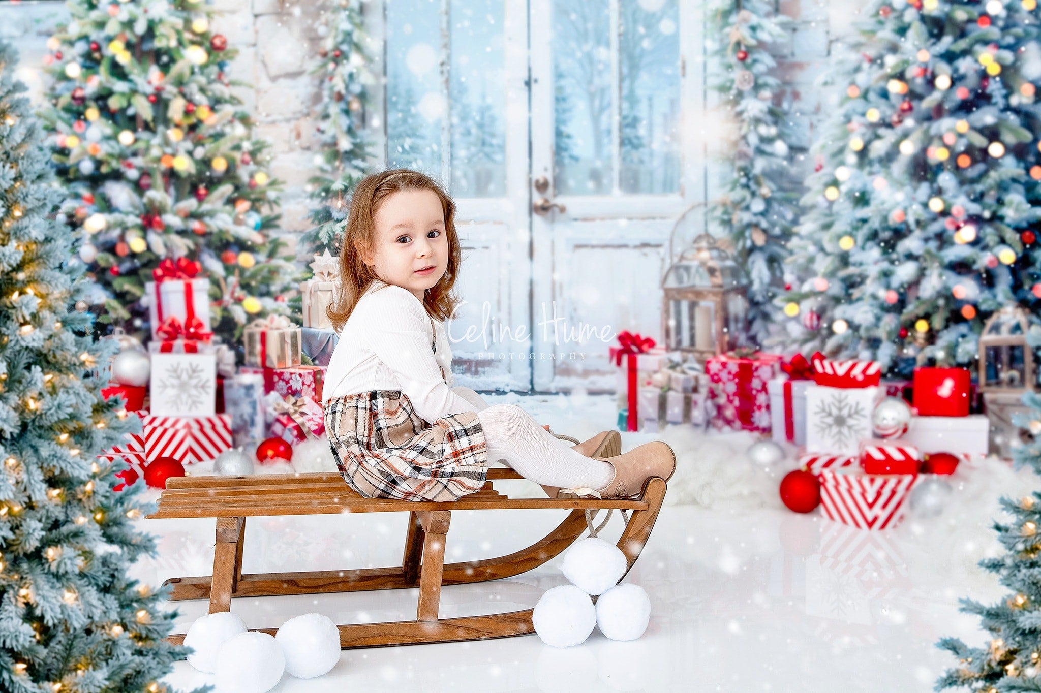 Kate クリスマス 木 雪 ドア 冬 背景 写真撮影 Designed by Emetselch