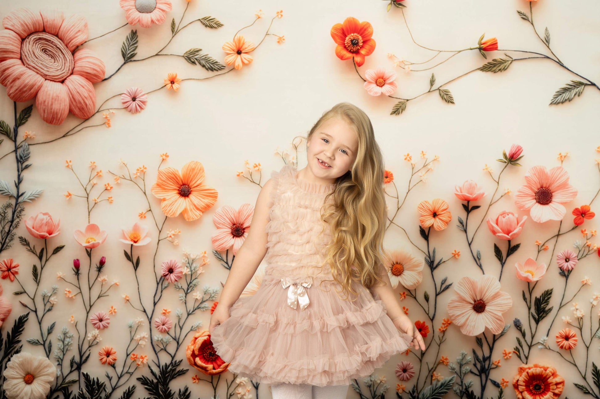 Kate 春のパステル刺繍フラワホワイト プリント背景 Mini MakeBelieveデザイン