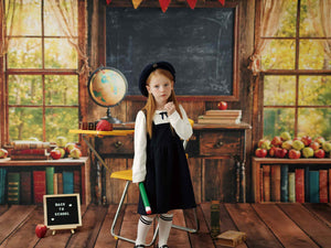 Kate 学校卒業教室 黒板 窓 本棚 プリント背景 Emetselchデザイン