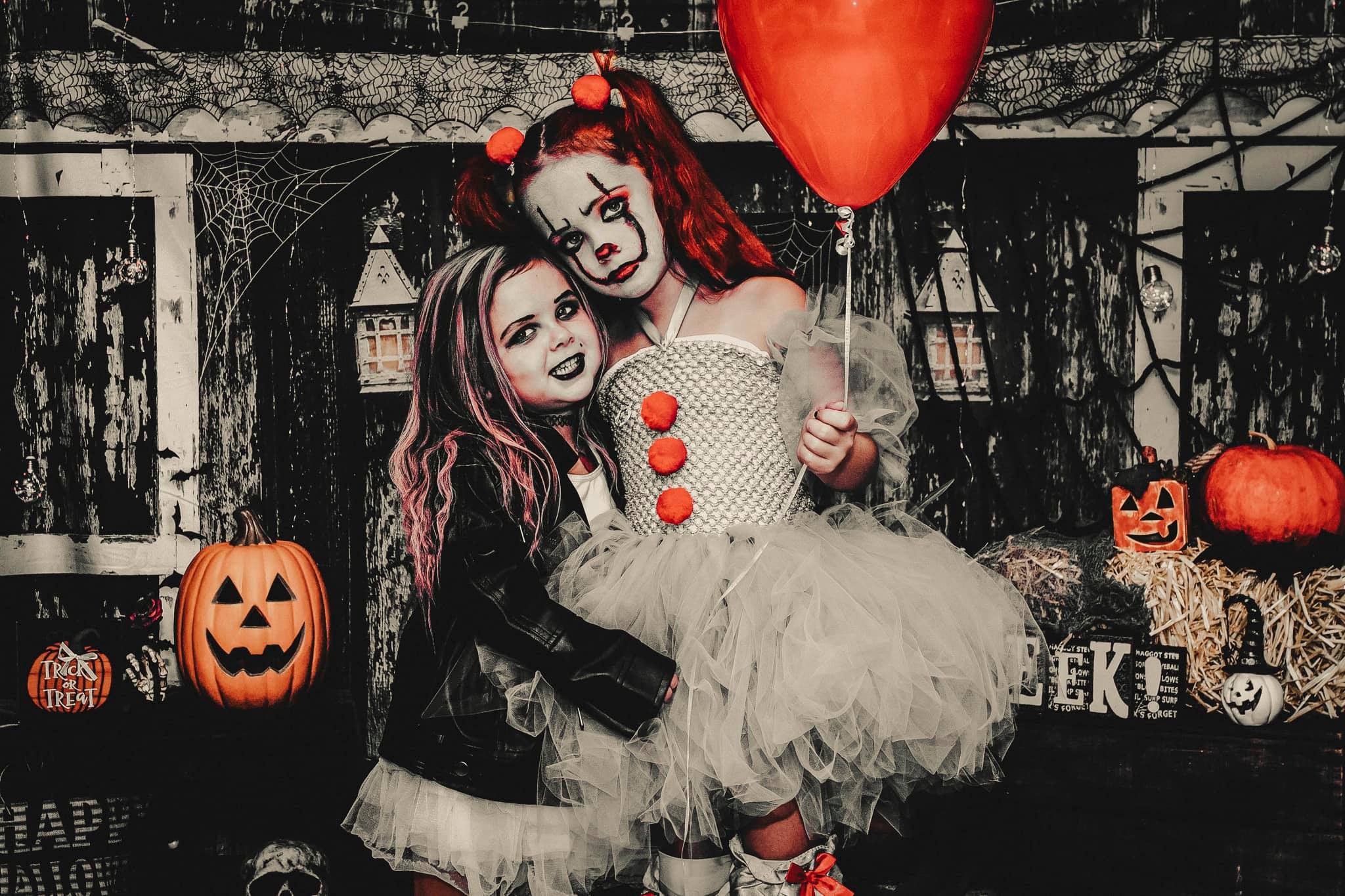 Kate 不気味なハロウィーンの納屋の背景 によって設計されたMandy Ringe Photography