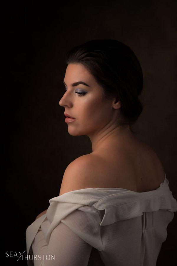 kateつのファインアートの抽象的な背景ダークブラウンはkateつの画像によって設計されました