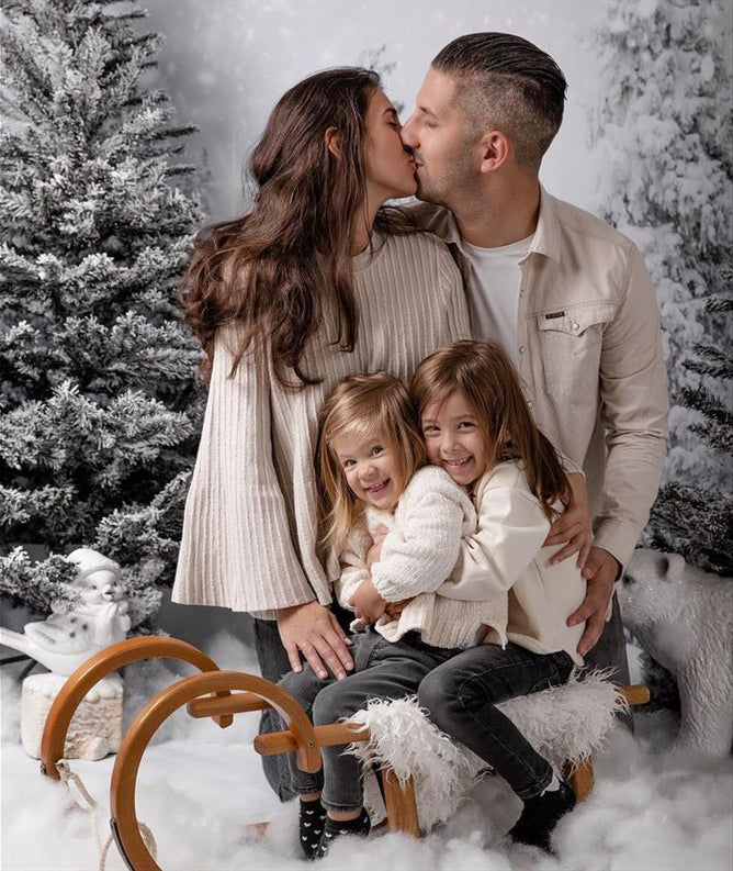 Kate 写真撮影のための木々を背景にクリスマス冬のワンダーランド