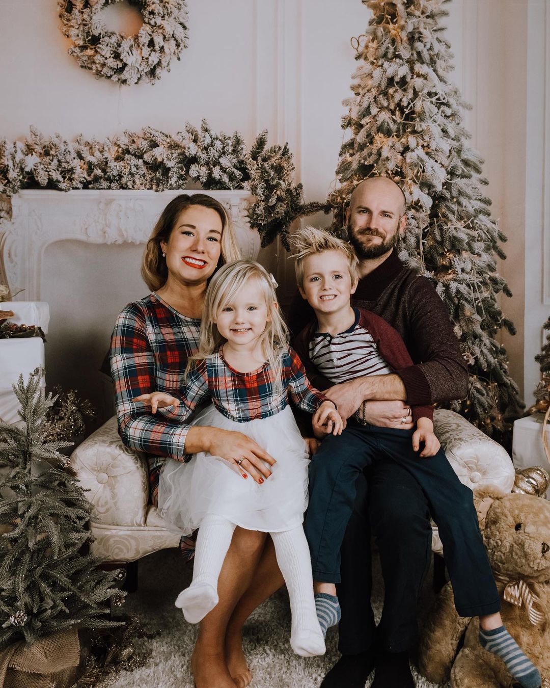 Kate 写真撮影のためのクリスマスのクマの白い背景