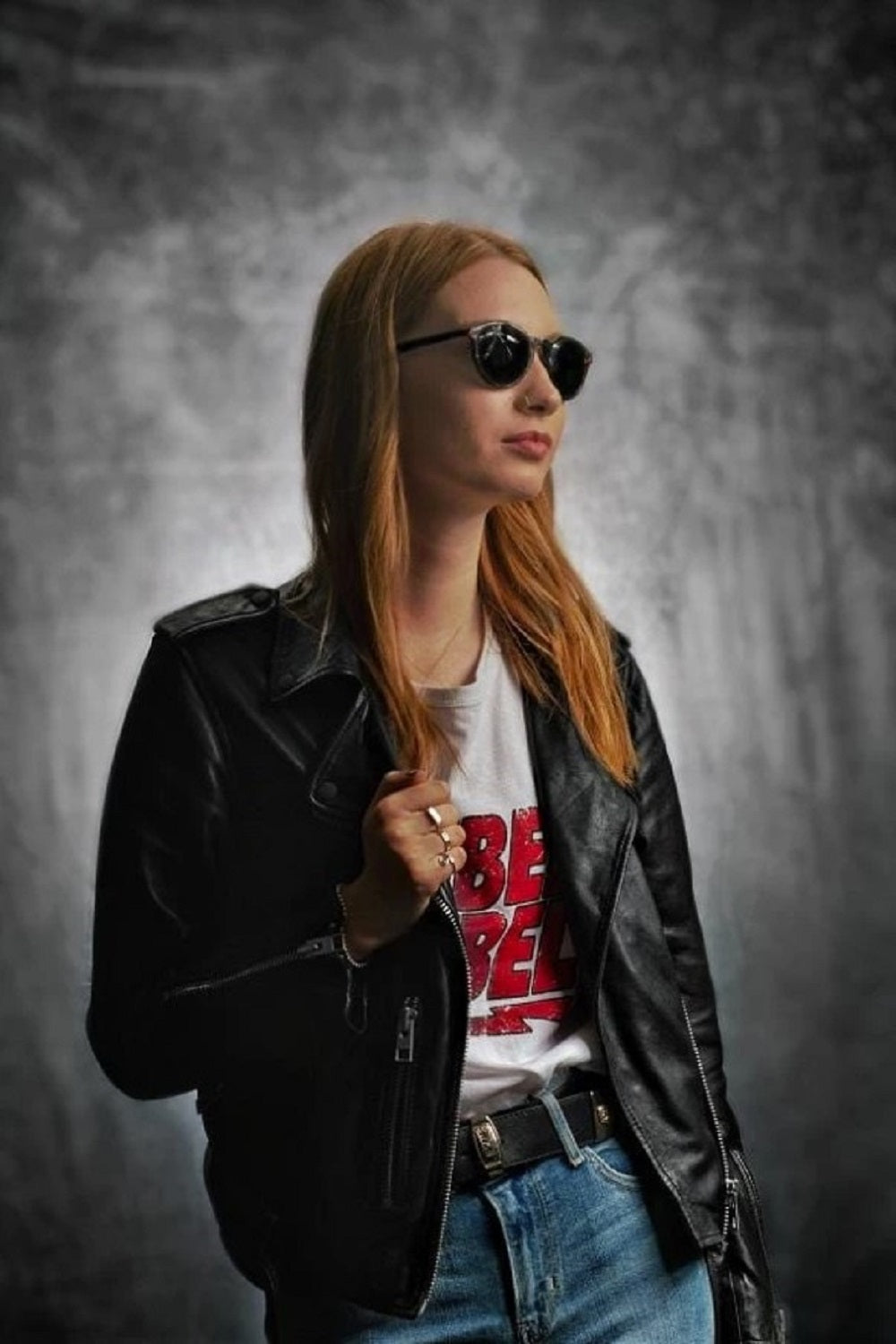 Kate 抽象的な周りの灰色の暗い背景