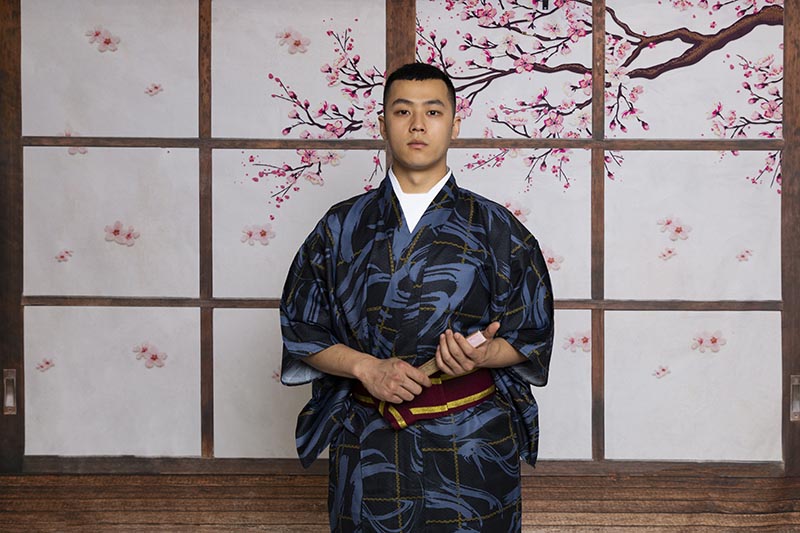 Kate成人式七五三男子の日ひなまつりひなまつり茶色の木製ドア写真家のための背景布