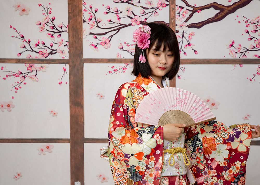 Kate成人式七五三男子の日ひなまつりひなまつり茶色の木製ドア写真家のための背景布