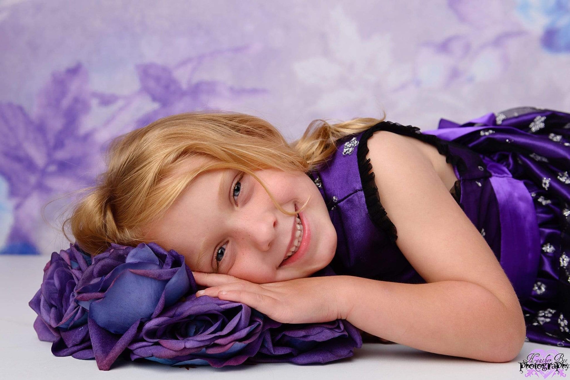 Kateレトロなぼやけたボケ紫の花柄の背景JFCC設計