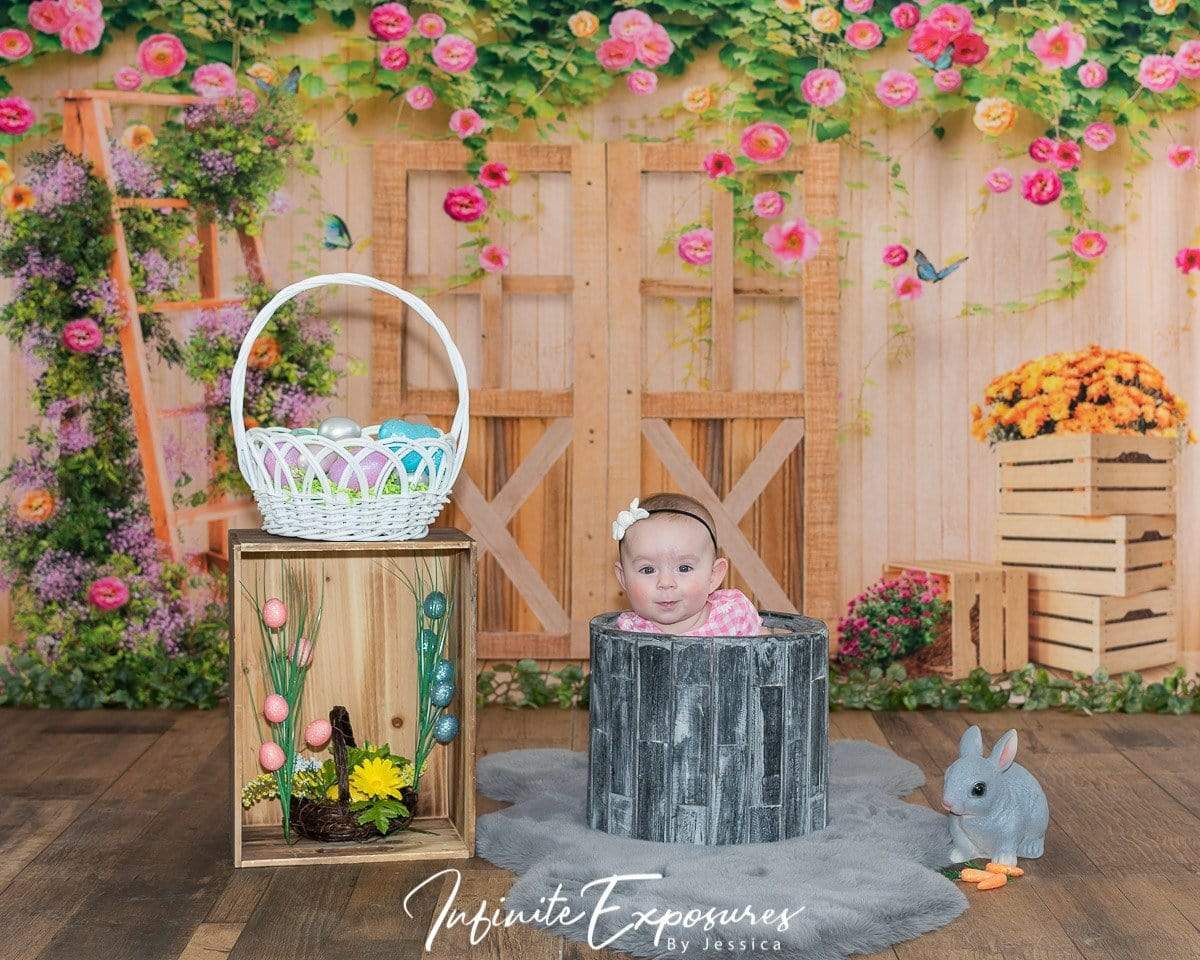 Kate 春の花の庭の木製のドアの背景By Ava Lee