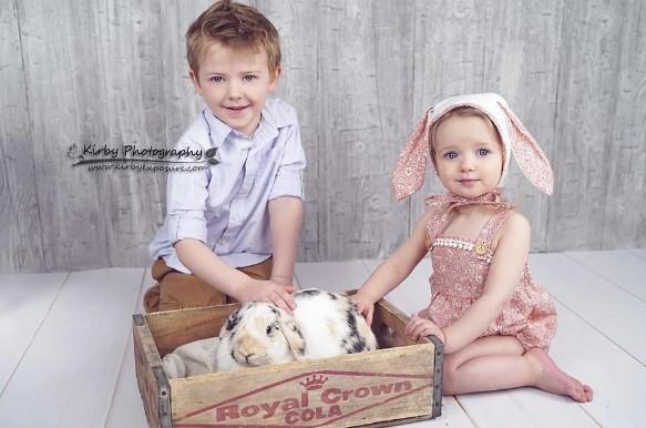 kateグレーの木製の壁の背景