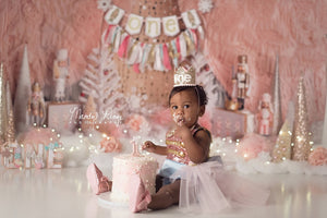 Kateクリスマスのピンクとゴールドのくるみ割り人形の背景Mandy Ringe 写真撮影