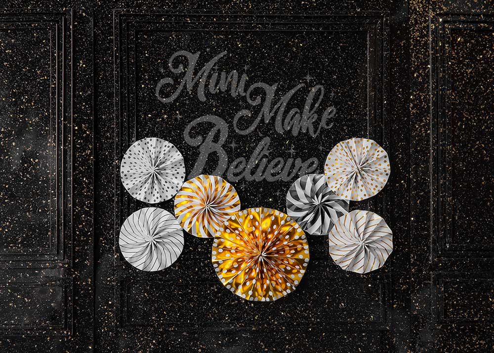 Kate ファンの新年の休日と光沢のある黒の背景キラキラ壁 by Mini MakeBelieve