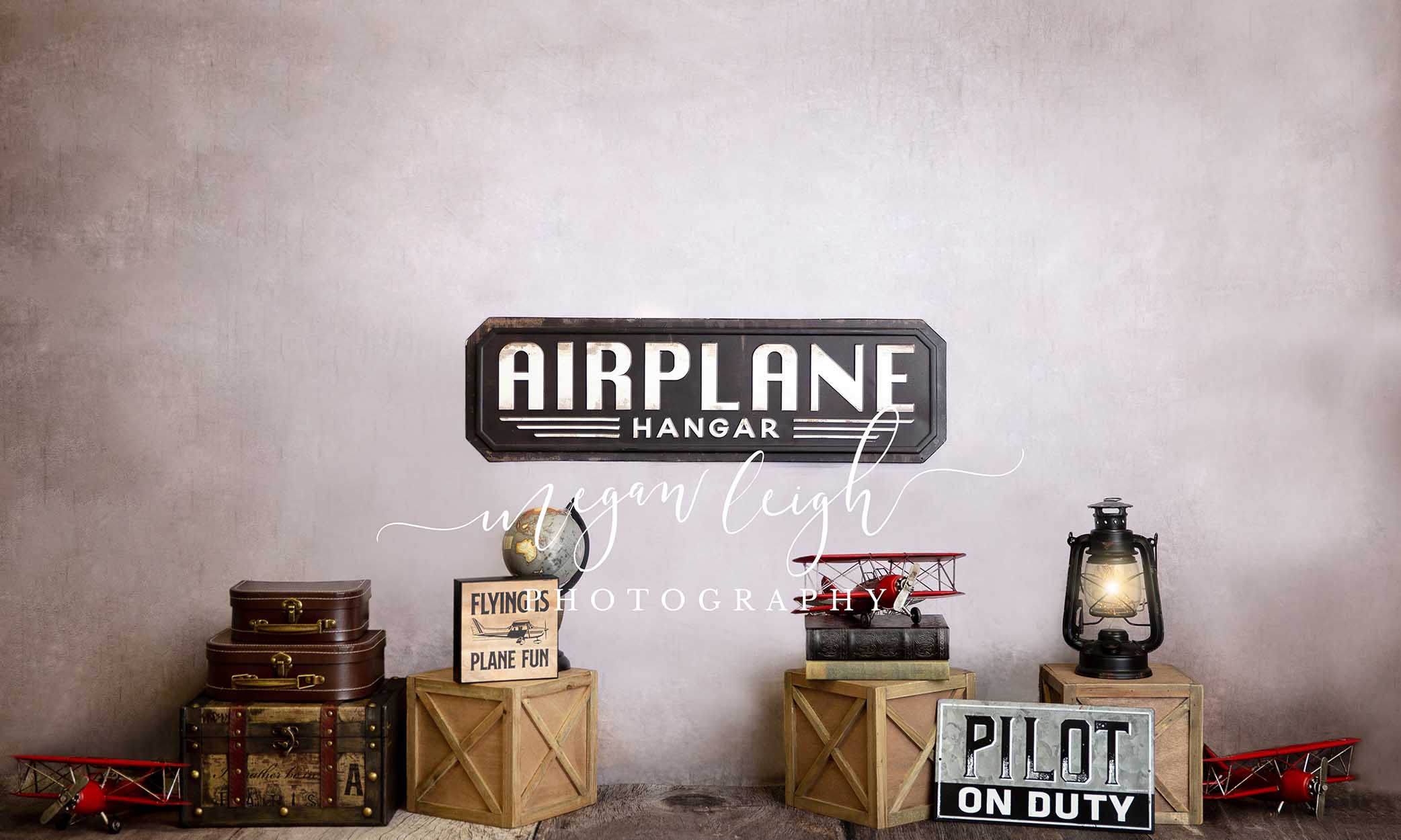 Kate航空機格納庫の背景Megan Leigh設計