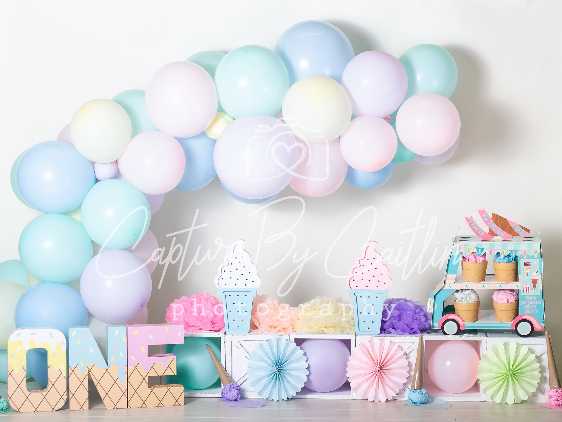 Katパステルアイスクリームの背景Caitlin Lynchデザイン