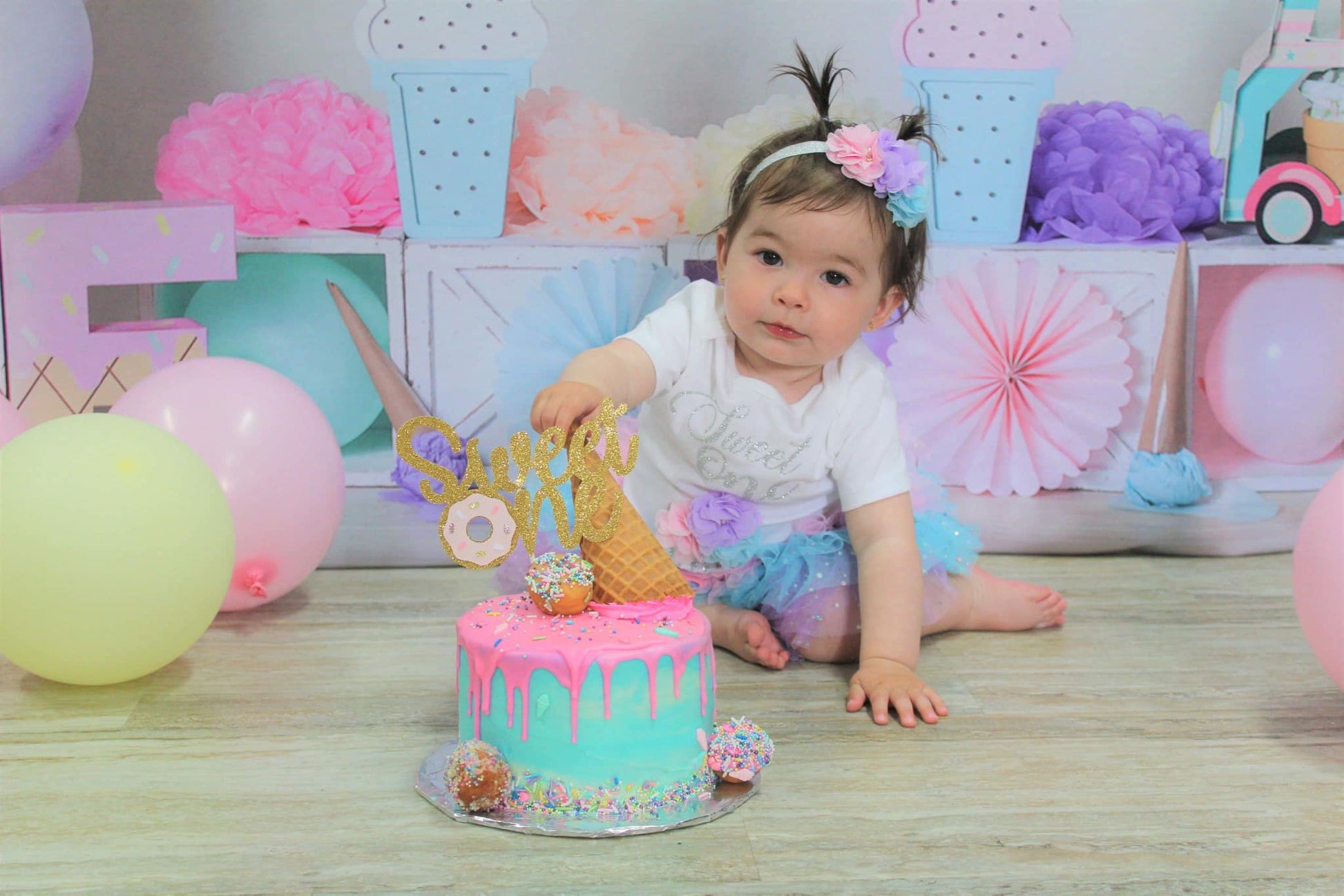 Katパステルアイスクリームの背景Caitlin Lynchデザイン