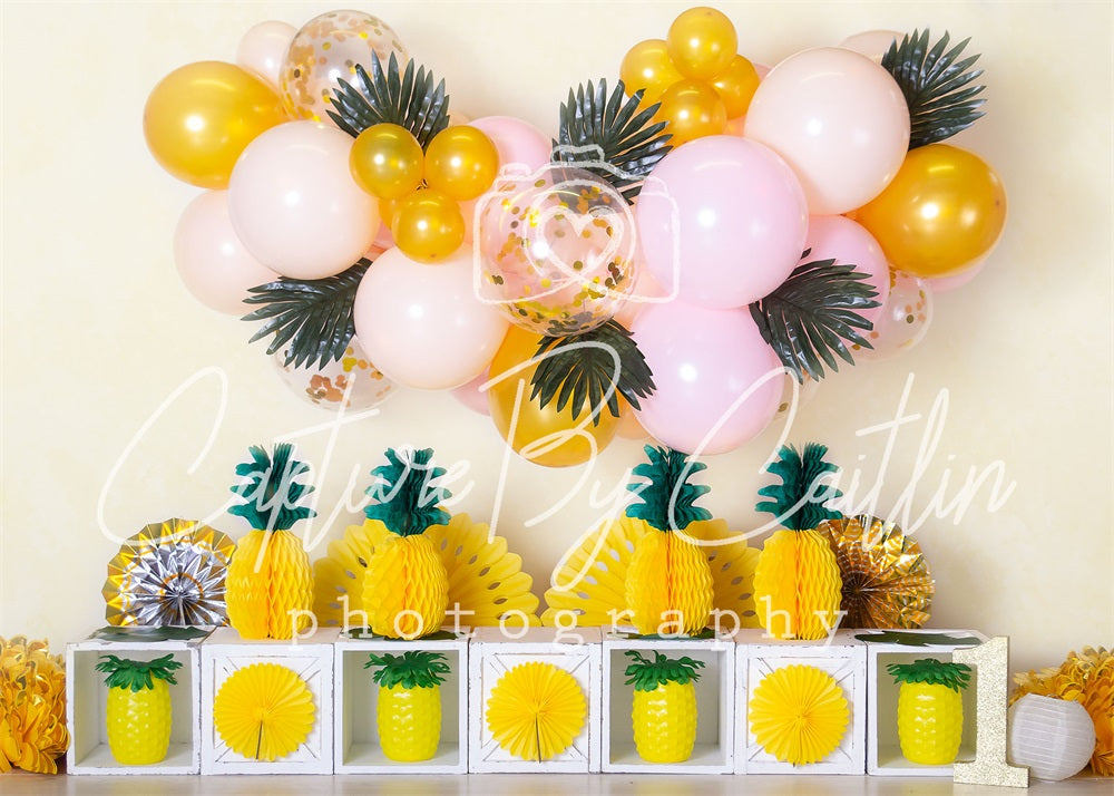 Katパイナップルバルーンガーランドの背景Caitlin Lynchデザイン