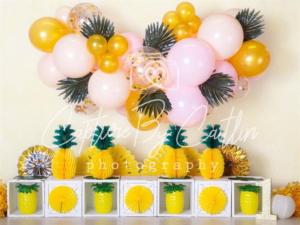 Katパイナップルバルーンガーランドの背景Caitlin Lynchデザイン
