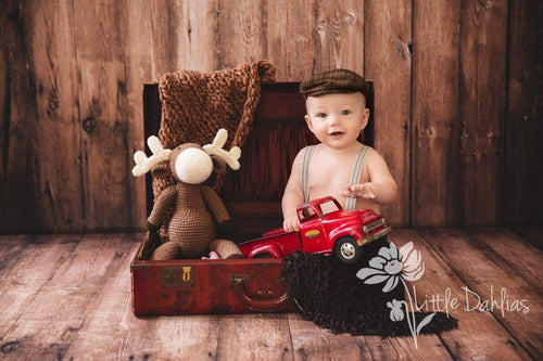 kateレトロスタイルダークブラウンの木製の壁の背景