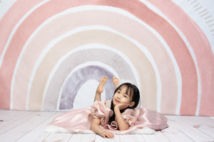 Kate 自由奔放に生きる虹の背景Mandy Ringe設計