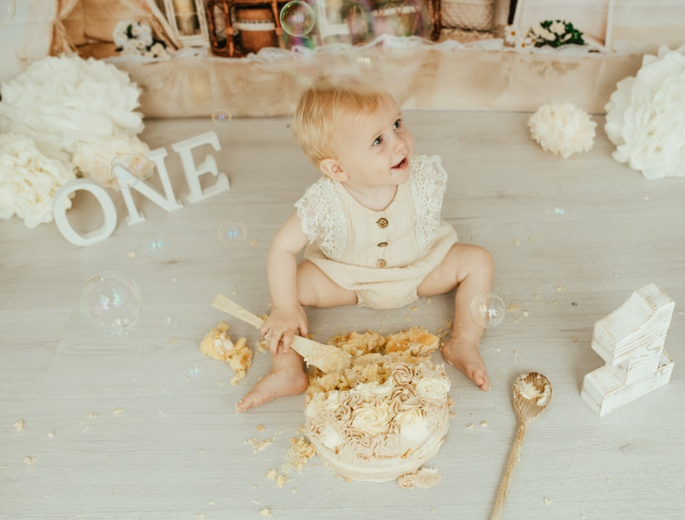 kate自由奔放に生きる納屋のドアデイジーの花の背景
