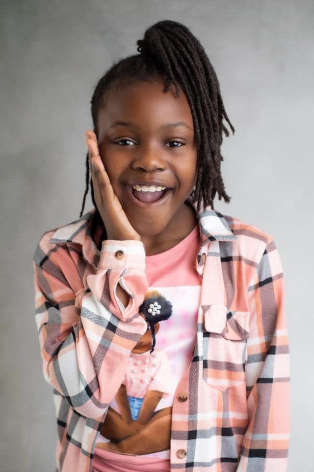 Kate 抽象的な灰色の肖像写真の背景