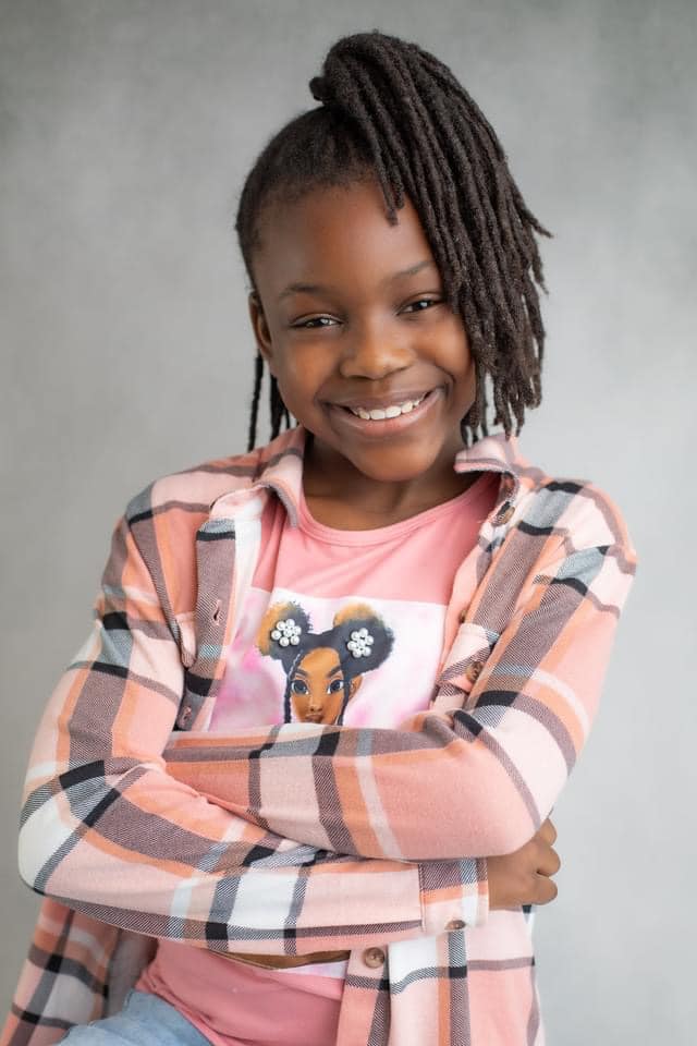 Kate 抽象的な灰色の肖像写真の背景