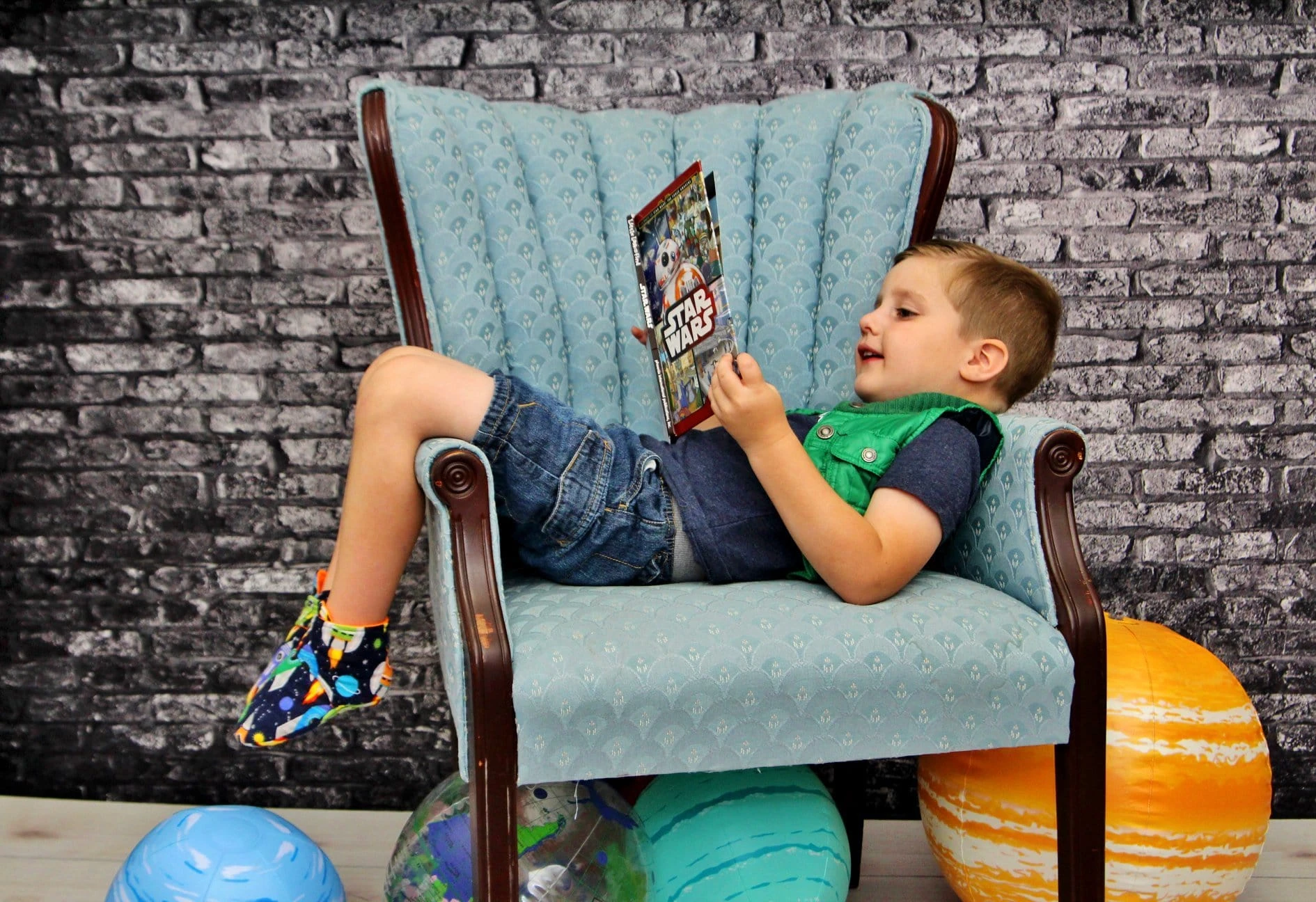 Kate レトロな暗いグラデーションレンガの背景