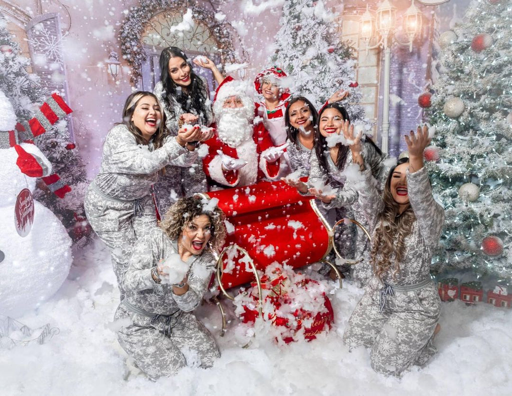 Kate 雪のクリスマスツリーの背景正面玄関
