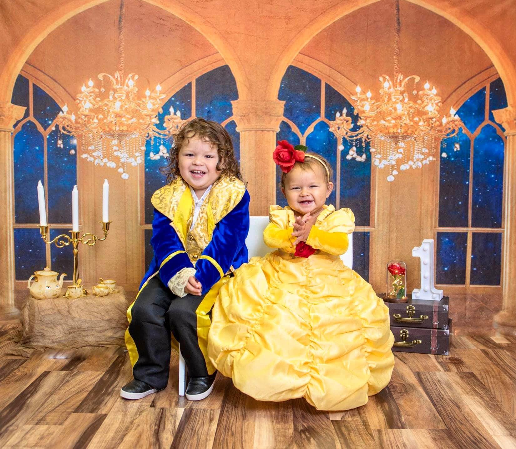 Kate窓のシャンデリアの背景JS Photography