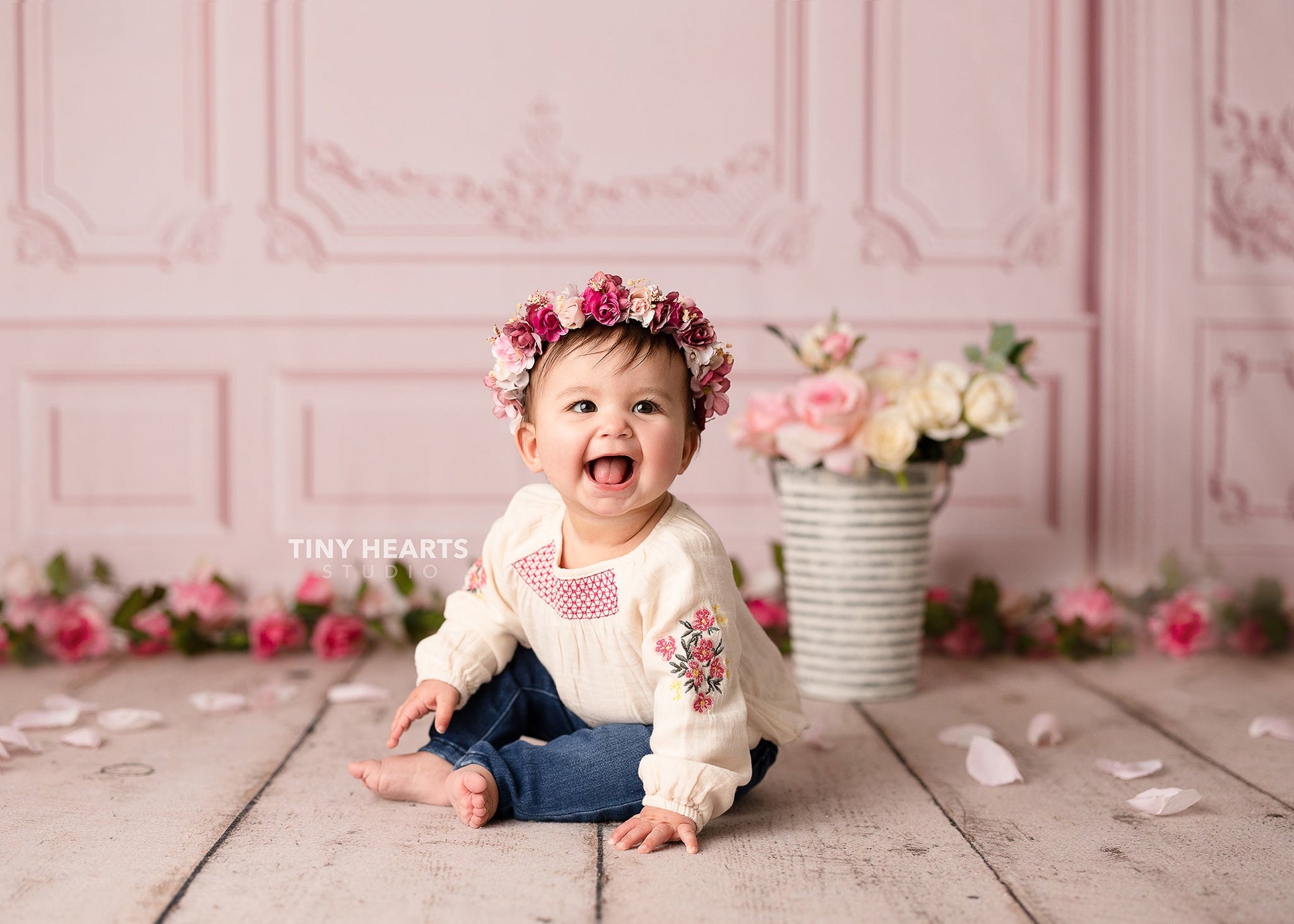 Kateピンクのレトロな壁の背景Chainデザイン