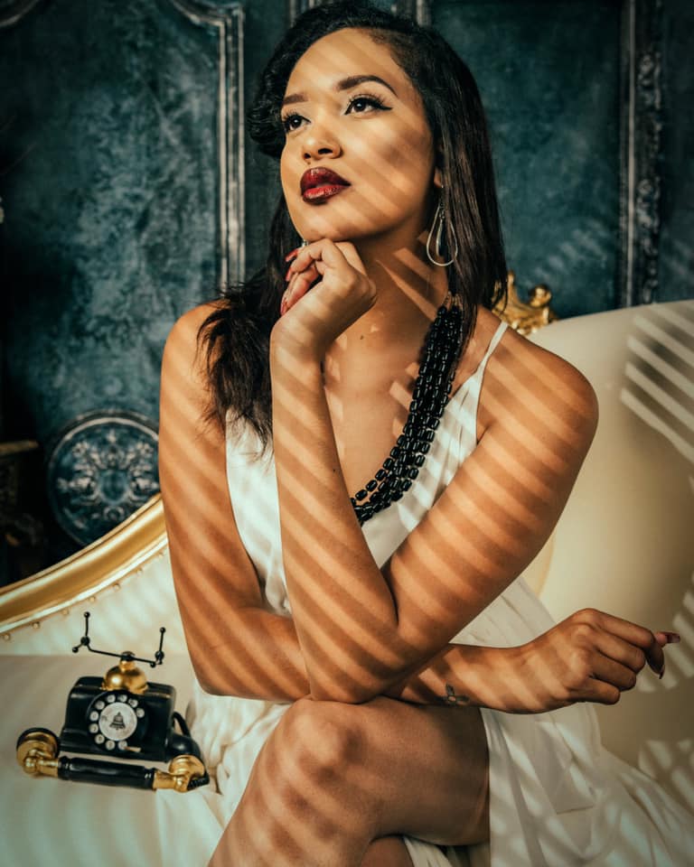 Kateダークブルーのヴィンテージレトロな壁のブドワール/結婚式の背景Chainデザイン