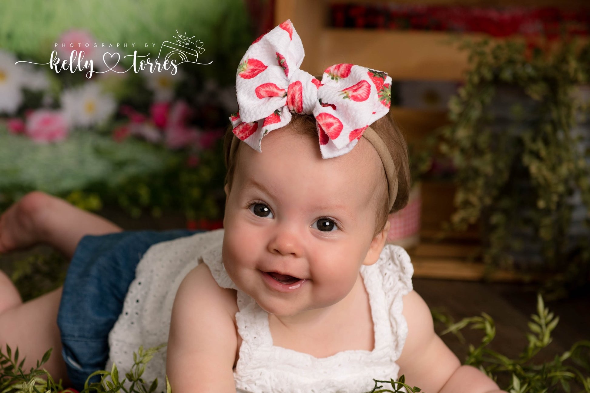 Kate 白い花の誕生日夏のイチゴと緑の葉背景布