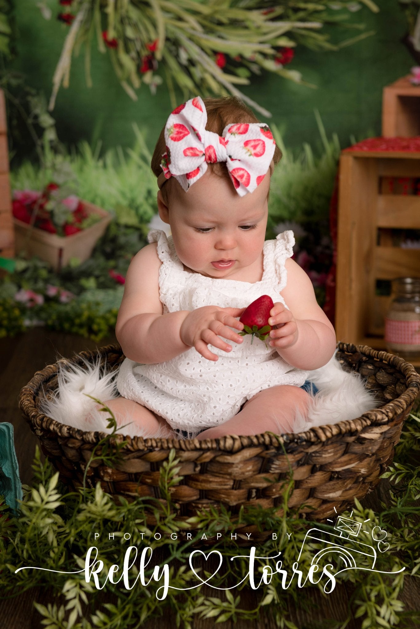 Kate 白い花の誕生日夏のイチゴと緑の葉背景布