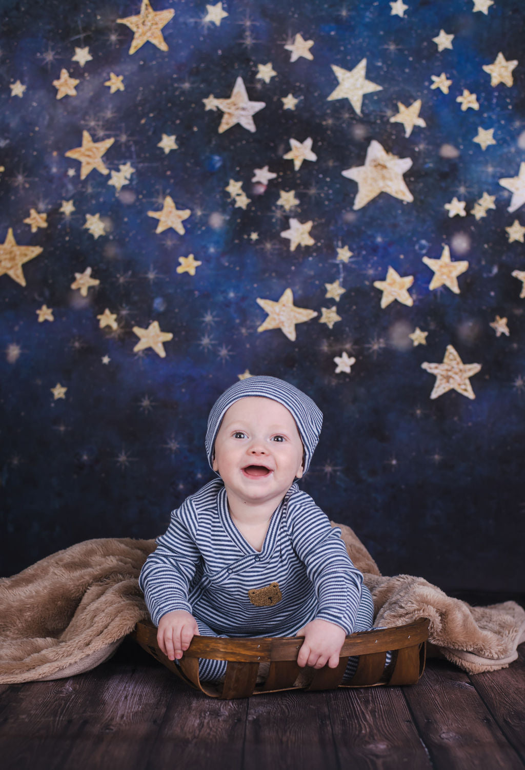 Kate 写真のための金の星の子供の背景を持つ夜空