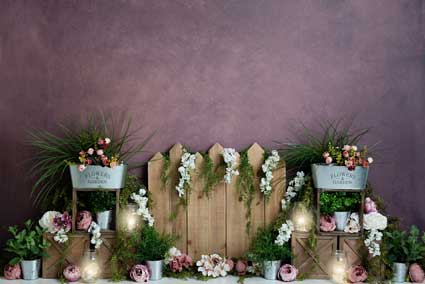 Kate 春の庭の花木製柵の背景