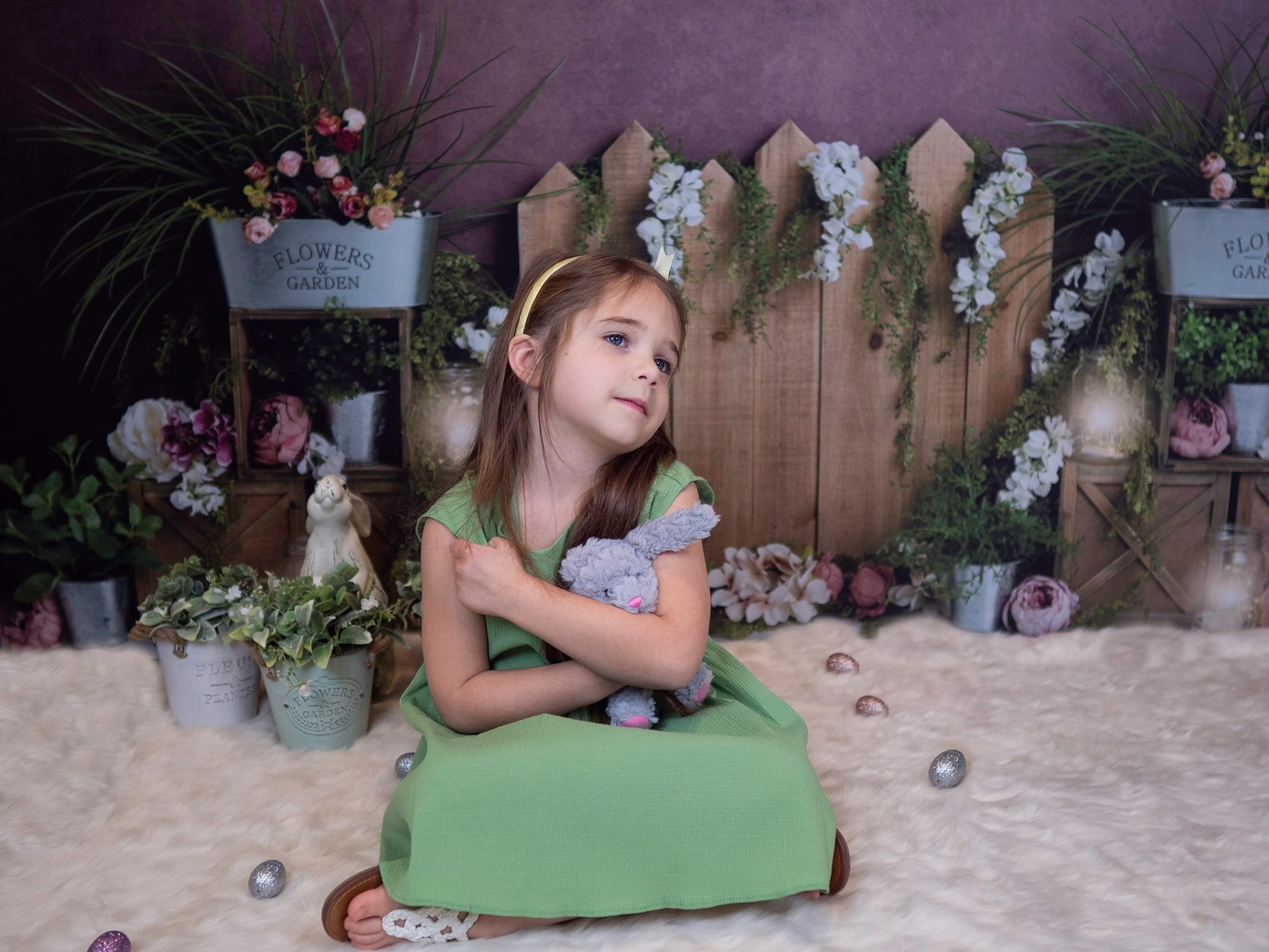 Kate 春の庭の花木製柵の背景