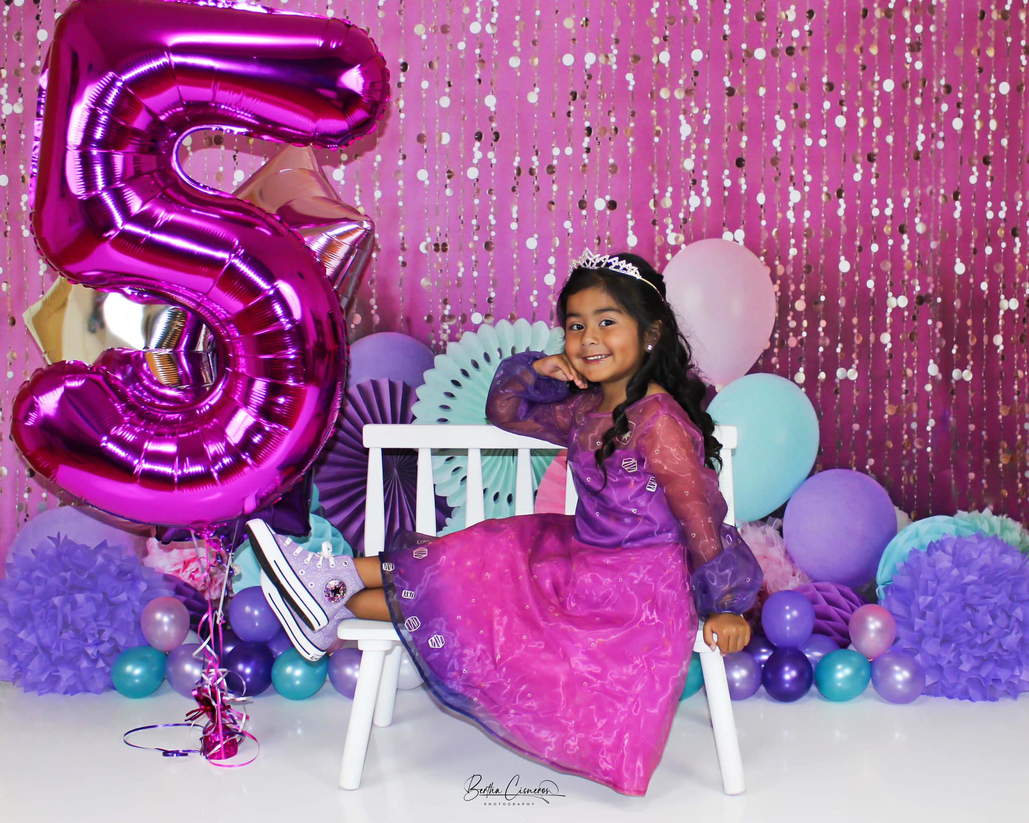Kateピンクパープルとティールの誕生日の背景Mandy Ringe設計