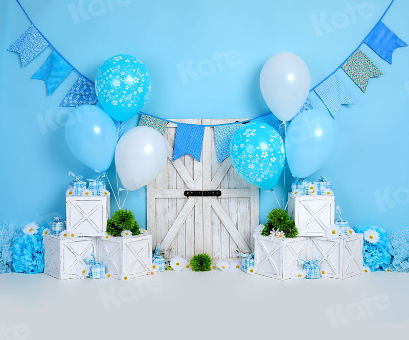 Kate木製扉誕生日の青い風船の少年の背景Rebeccaによって設計されました