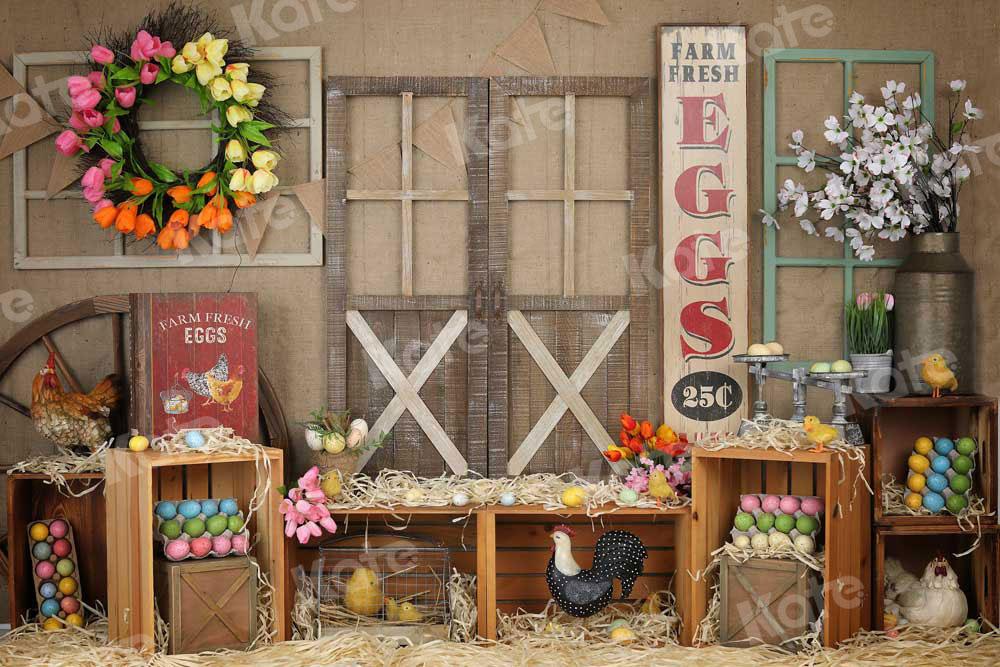 写真撮影のためのkateつの納屋のドアイースターカラフルな卵の背景