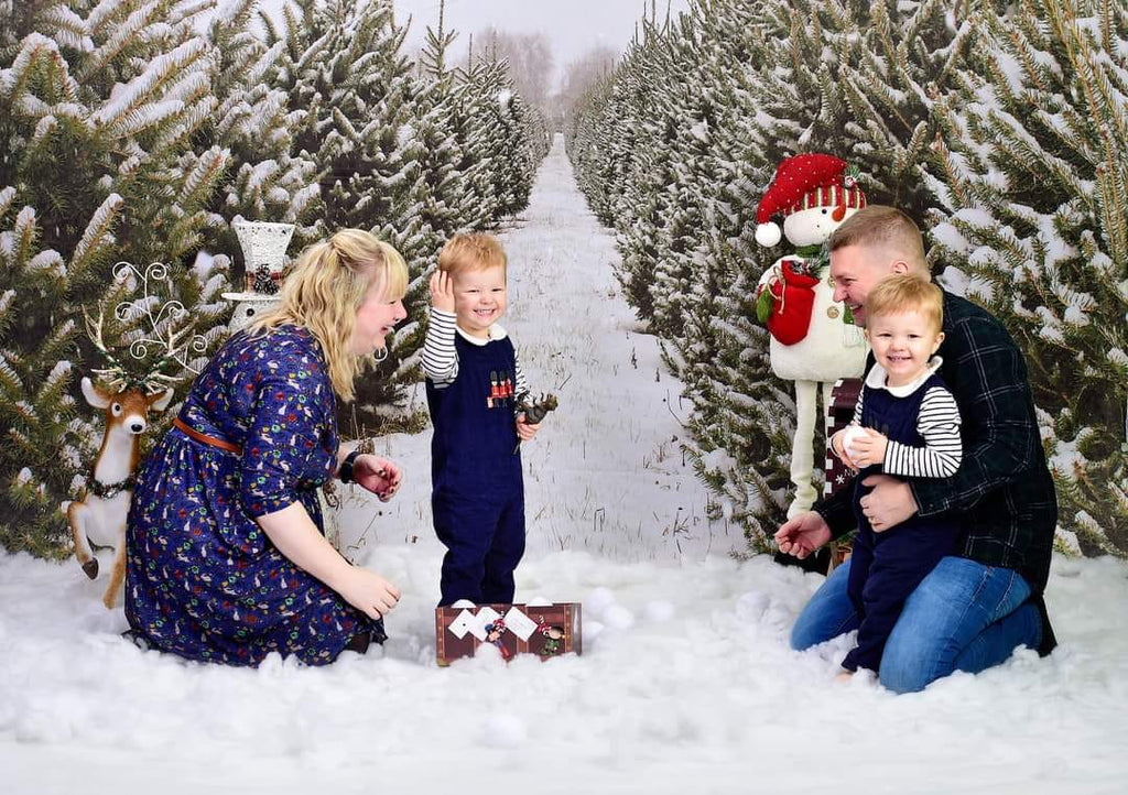 Kate 雪のクリスマスツリーファームの背景