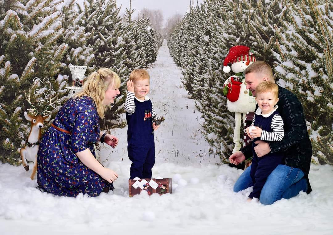 Kate 雪のクリスマスツリーファームの背景