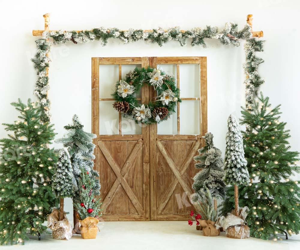Emetselchによって設計されたkateつのクリスマスツリーの背景納屋のドアの木材