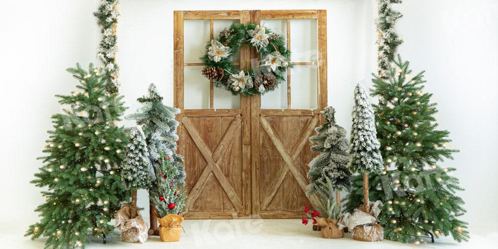 Emetselchによって設計されたkateつのクリスマスツリーの背景納屋のドアの木材