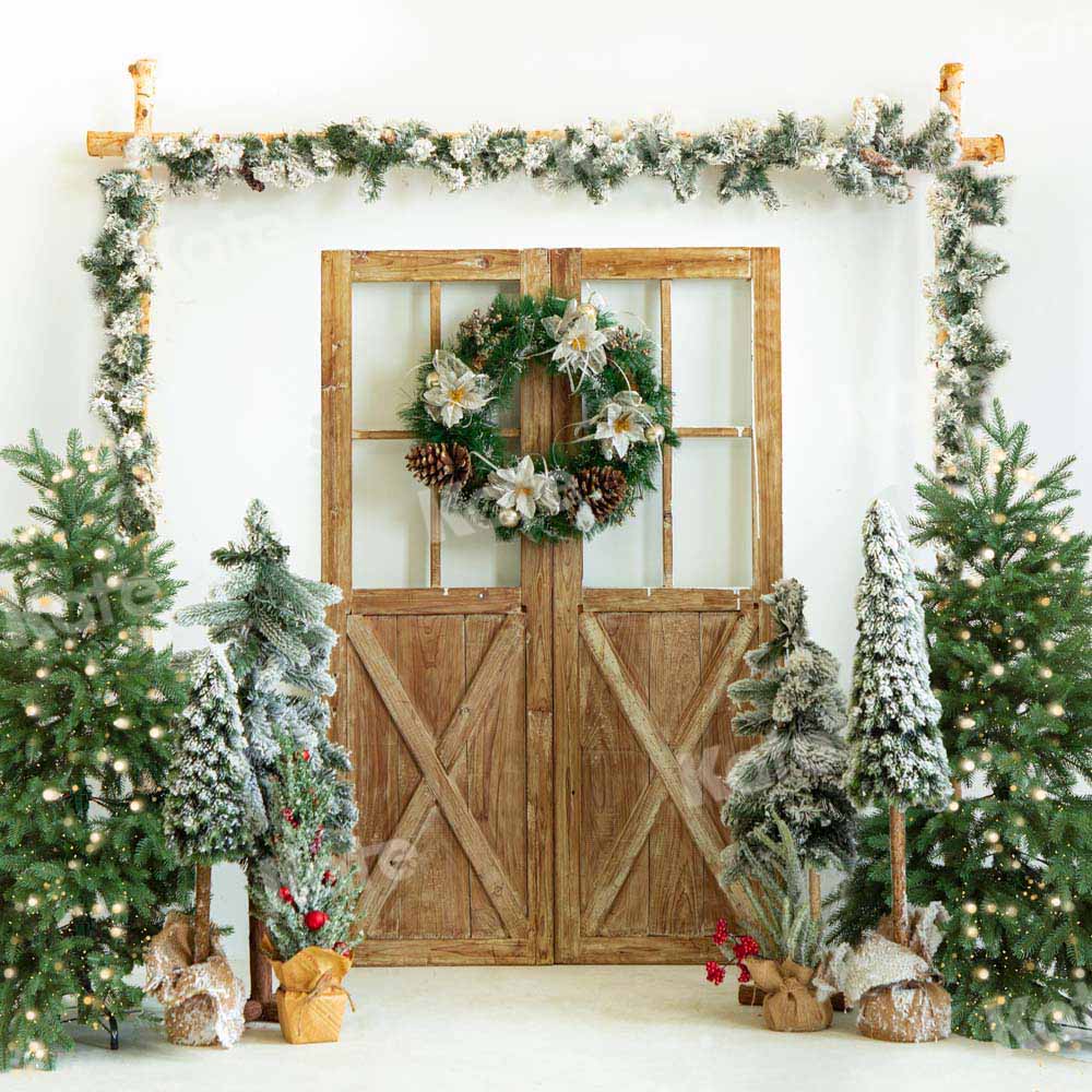 Emetselchによって設計されたkateつのクリスマスツリーの背景納屋のドアの木材