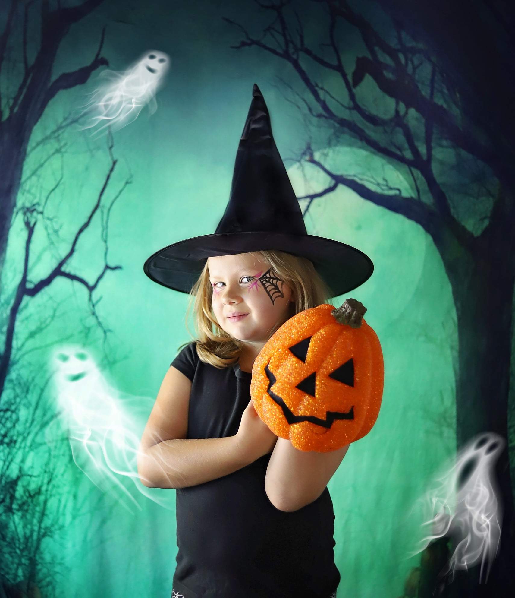 Kate 写真幻想的なハロウィーンの背景森の夜月