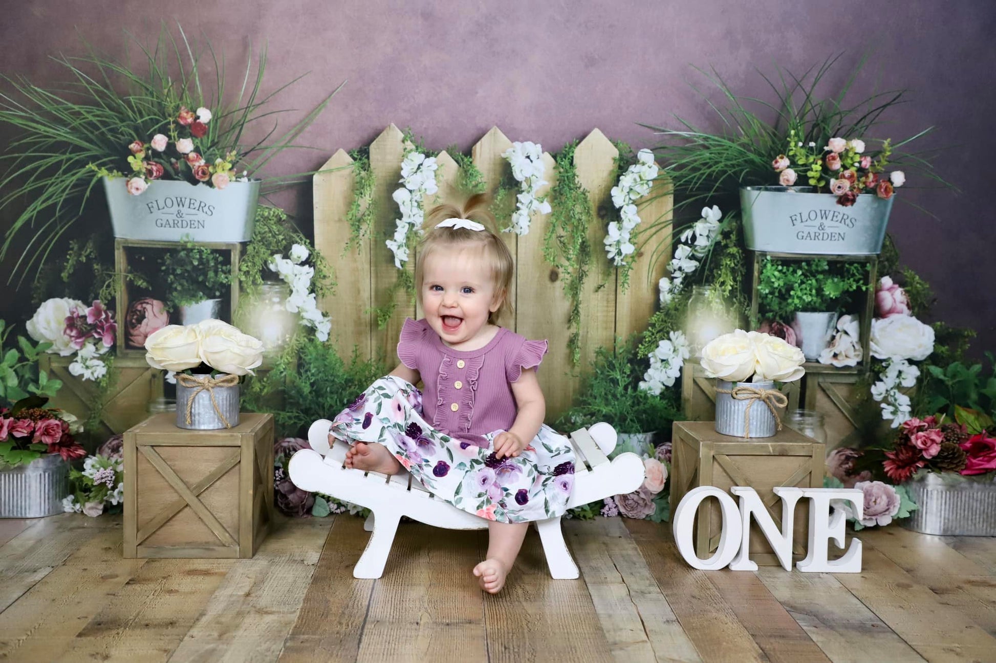 Kate 春の庭の花木製柵の背景