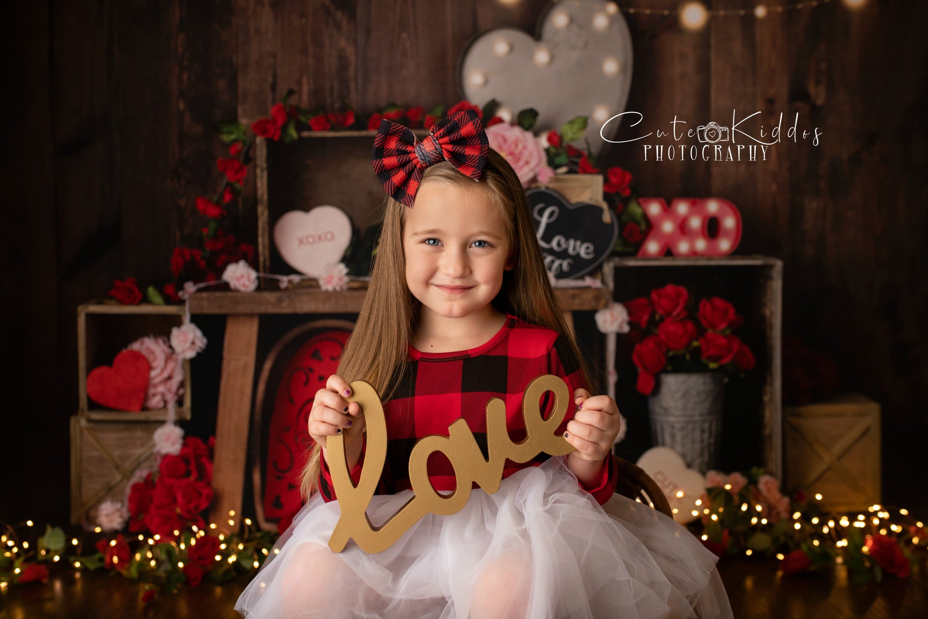 Kate バレンタインの木箱の赤いバラの背景