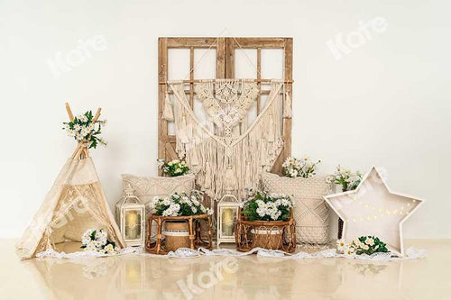 kate自由奔放に生きる納屋のドアデイジーの花の背景