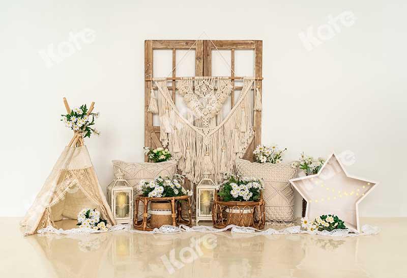 kate自由奔放に生きる納屋のドアデイジーの花の背景