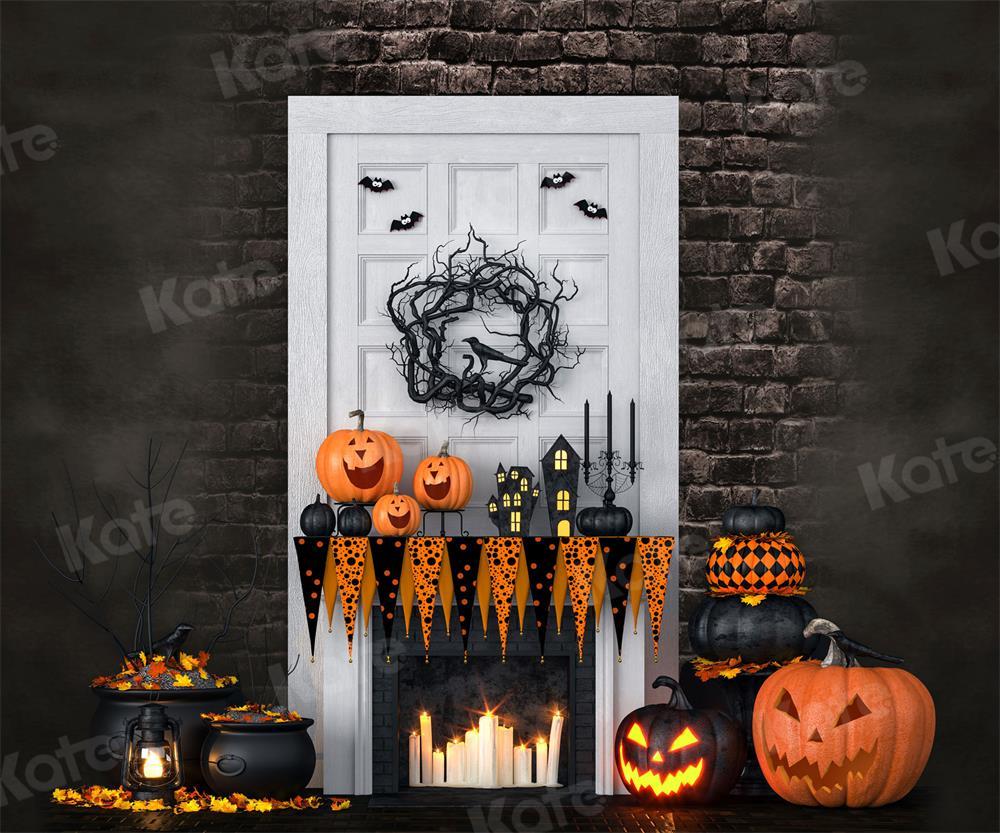 kate秋のハロウィーンの背景写真撮影のための白い木製のドアのカボチャ